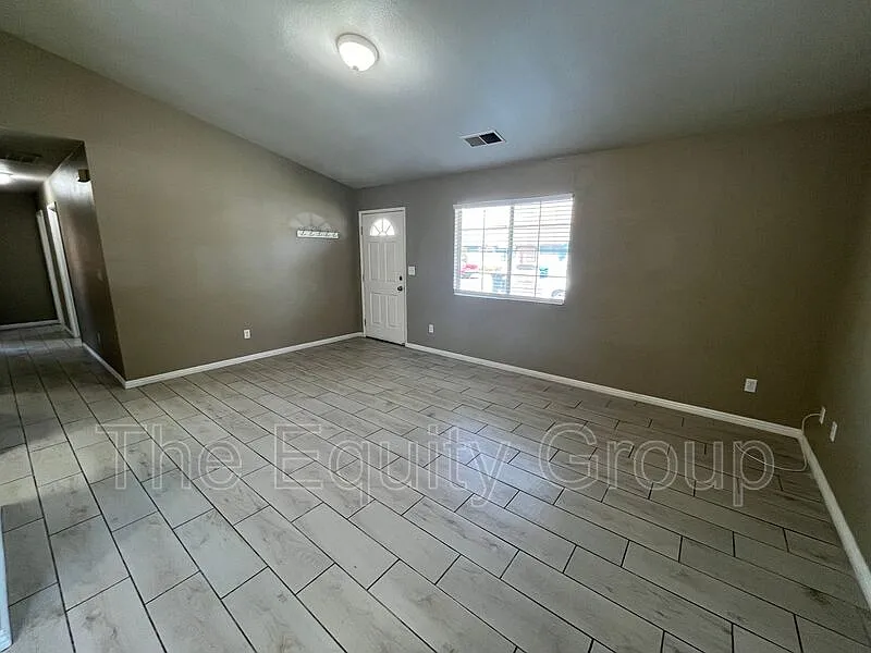 3 bed, 2.0 bath, 925 sqft, $1,500 — Photo 2