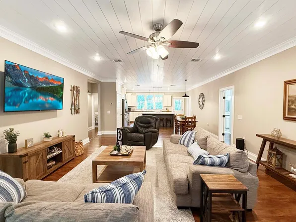 215 Ashridge Dr, Brookeland, TX 75931