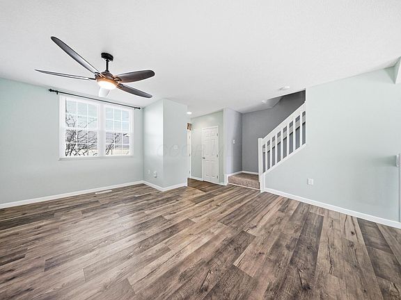 3rd image of 247 Oxford Oak Dr