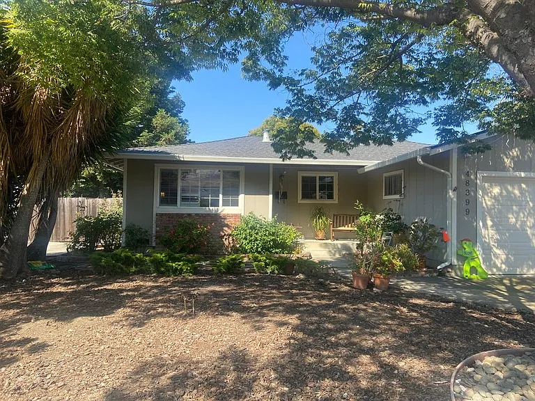 48399 Sawleaf St — Photo 2