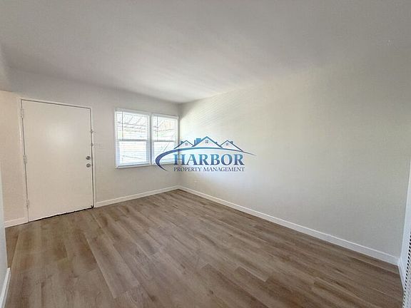 4th image of 13916 Hawthorne Way APT E