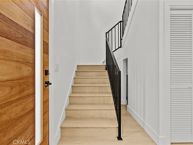 326 Leslie Way — Photo 8