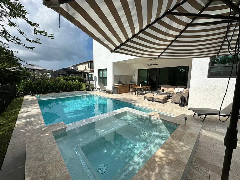 Pool & Spa