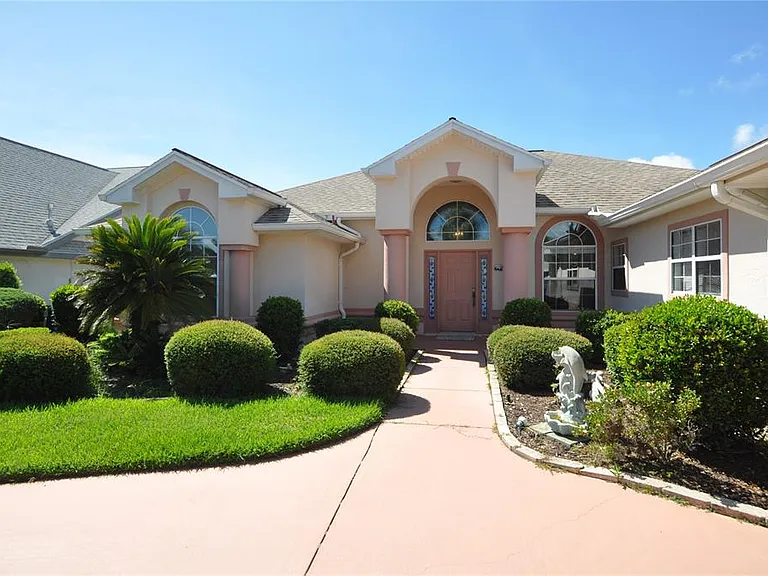16 Cedarwood Ct — Photo 2