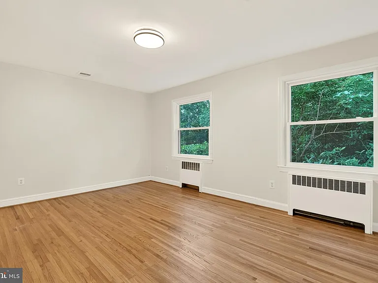 2375 N Vernon St — Photo 39