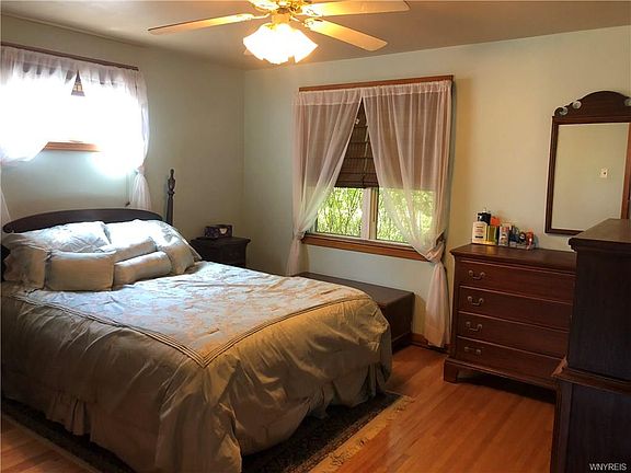 4th image of 120 Hoover Ave
