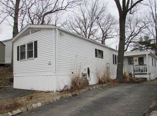 20 Lilac Ln, Weymouth, MA 02188