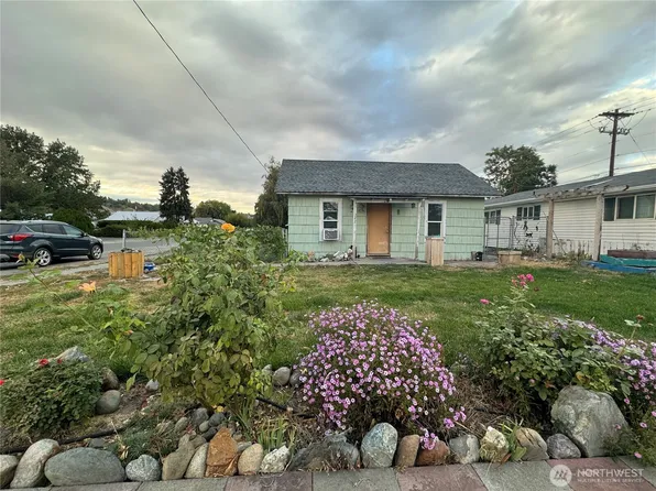 122 W 4th Avenue, Omak, WA 98841