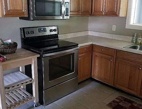 3rd image of 612 Holly Dr