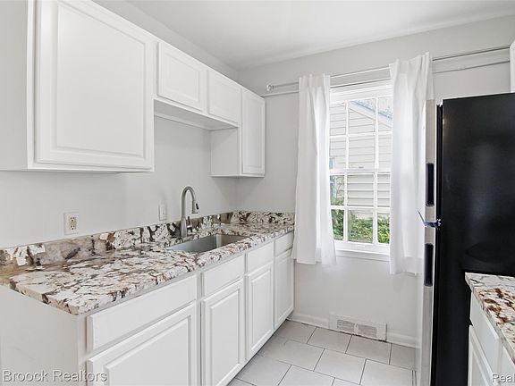 2nd image of 10431 Corning St