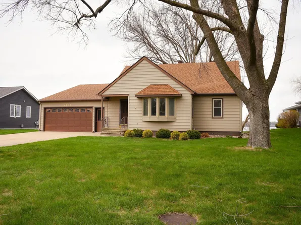 1532 S Shore Dr, Worthington, MN 56187