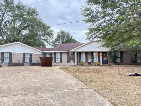 215 Clingan Ln, Pontotoc, MS 38863