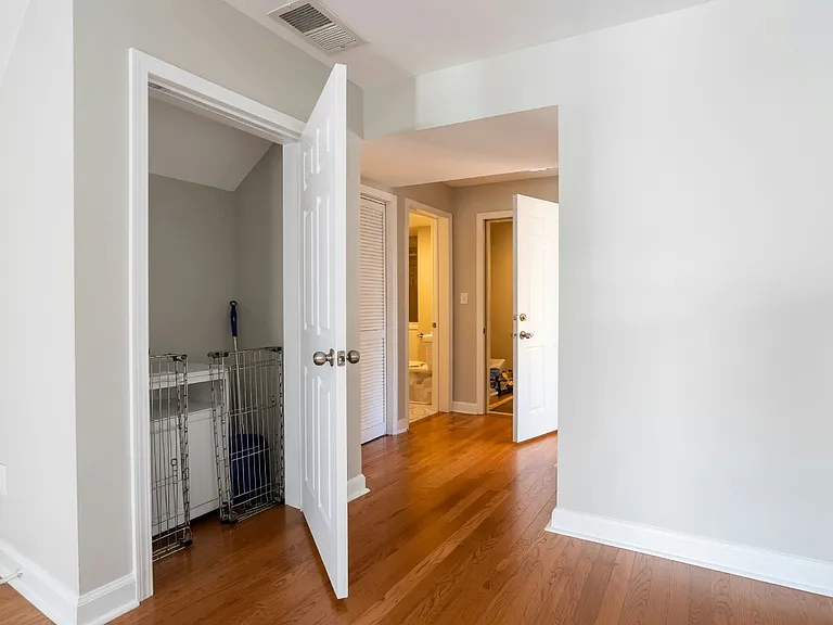 3627 W Oakdale Ave #2F — Photo 3