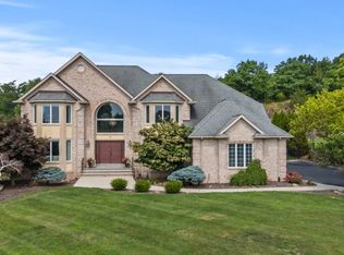 77 Liberty Ridge Trl, Totowa, NJ 07512