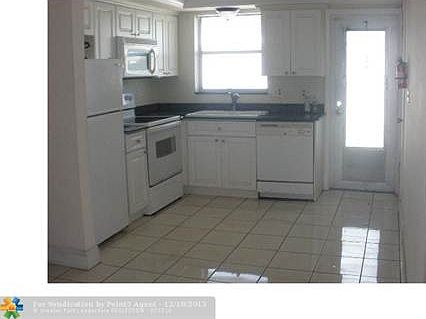 4th image of 1033 NW 30th Ct APT 2
