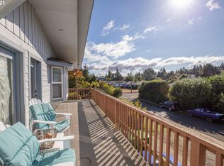 1040 Commercial St, North Bend, OR 97459