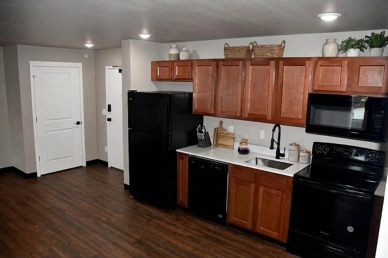 Silverthorne Apartments- Ottumwa 119/121/131 — Photo 4