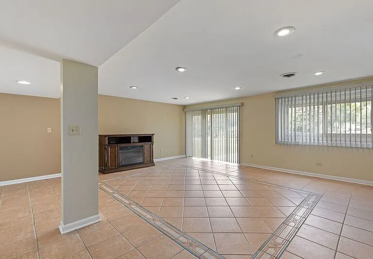 1003 S Finley Rd — Photo 17