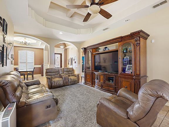 3rd image of 2901 Windcrest Ln