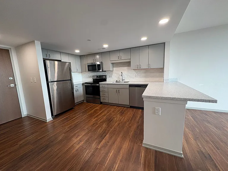 Sky Park Apartments — Photo 46