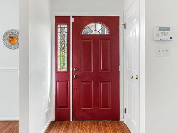 4th image of 7190 Lake Cove Dr