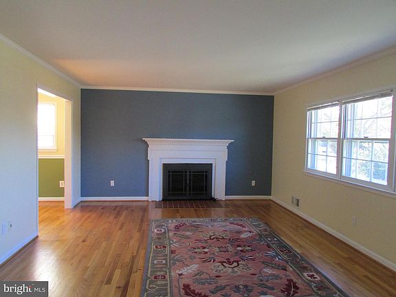 3rd image of 4213 Nutwood Way