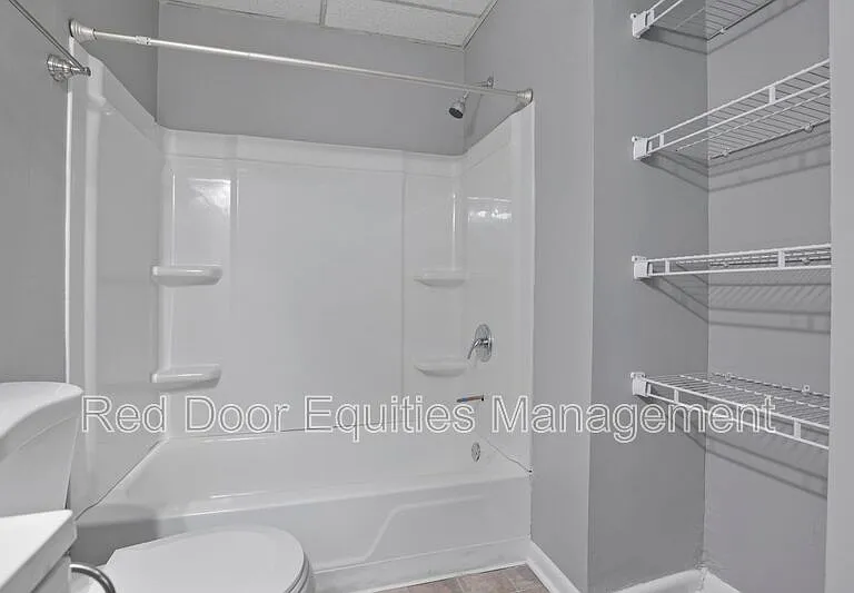 123 W Walnut St #N — Photo 5