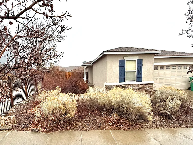 8825 Sunset Breeze Dr — Photo 2