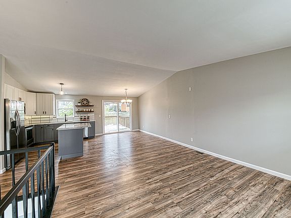 4th image of 6596 Louise Ct