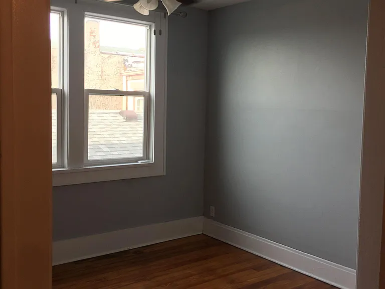 638 Monmouth St #3 — Photo 4