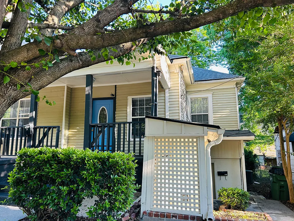 607 E Ave NE #2