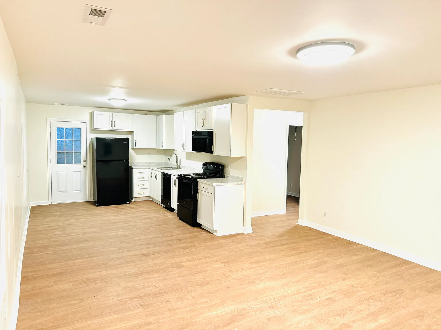 2 bed, 901 sqft, $1,450 — Photo 2