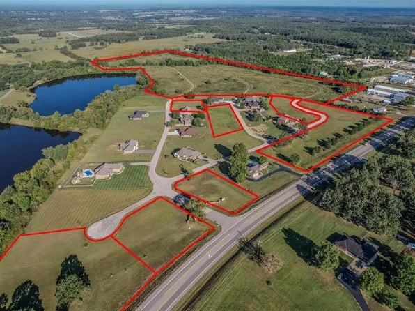 26672 Ontario Dr, Lebanon, MO 65536