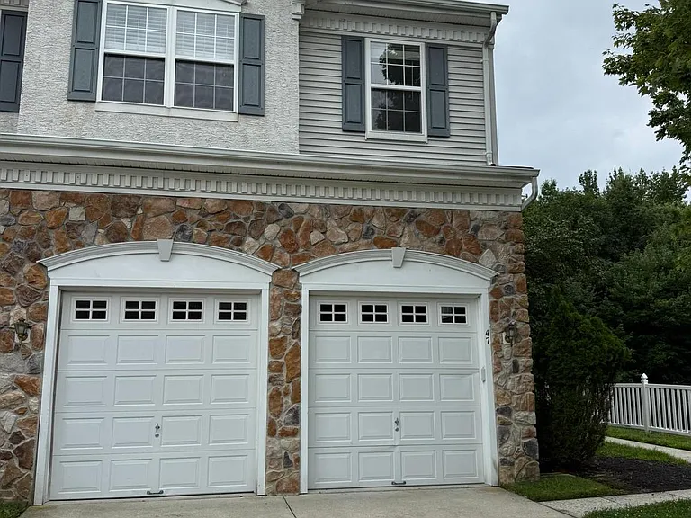47 Ross Way — Photo 1