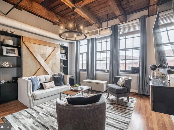 301 Race St APT 411, Philadelphia, PA 19106