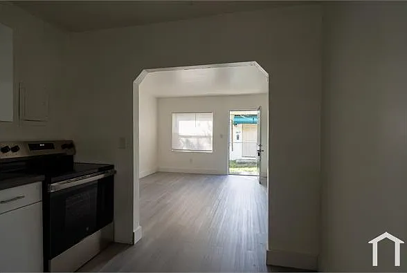2 bed, 707 sqft, $2,300 — Photo 3