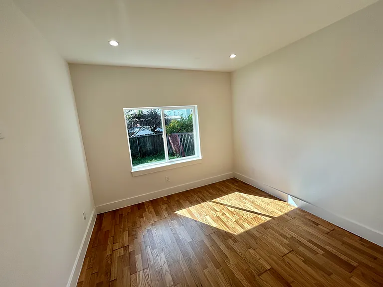 1379 Revere Ave #B — Photo 16