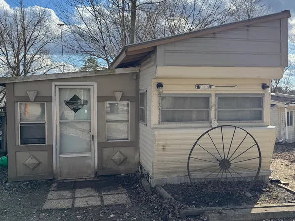 5021 Van Bibber Lake Est, Greencastle, IN 46135