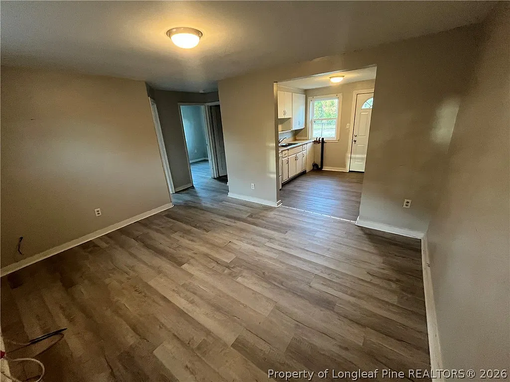 2 bed, 1.0 bath, 801 sqft, $800 — Photo 2