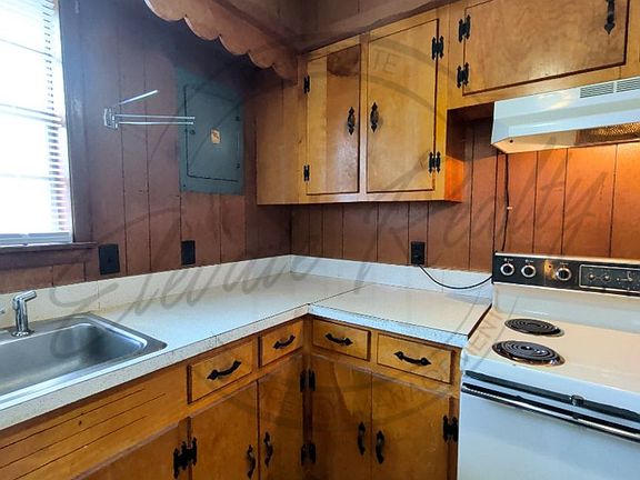3rd image of 114 E 17th St Unit 1