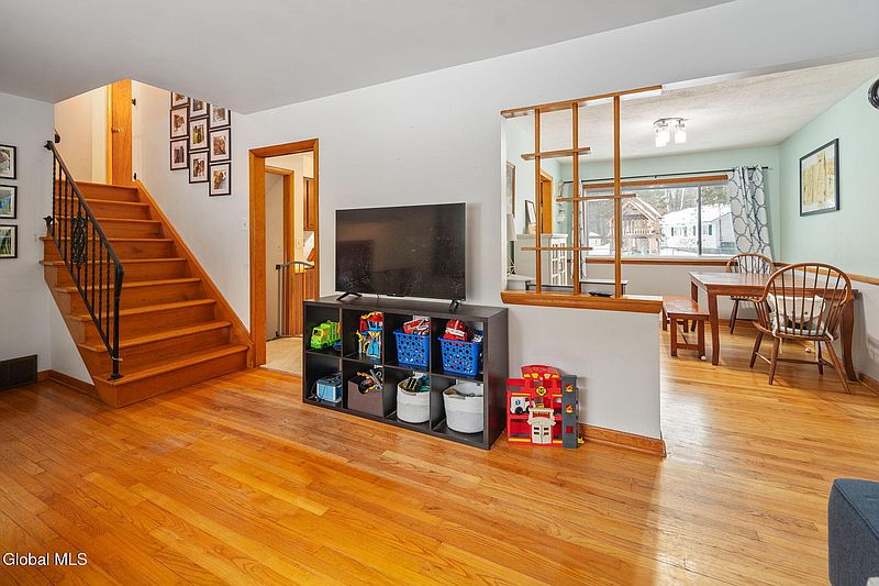 5th image of 814 Greenwood Drive