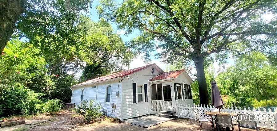 2256 Lake Shore Dr Wilmington NC 28401 Adorable Craftsman Cottage Great Location! — Photo 3
