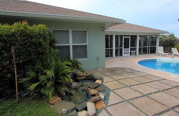 2nd image of 286 SE Crosspoint Dr