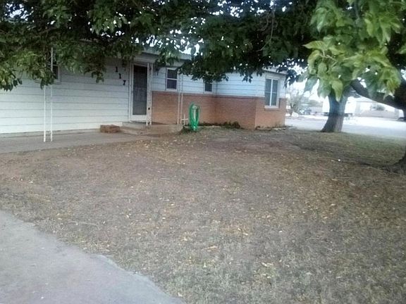 3rd image of 117 S Oaklawn Dr