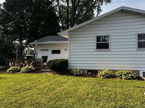 4th image of 141 Robbins St