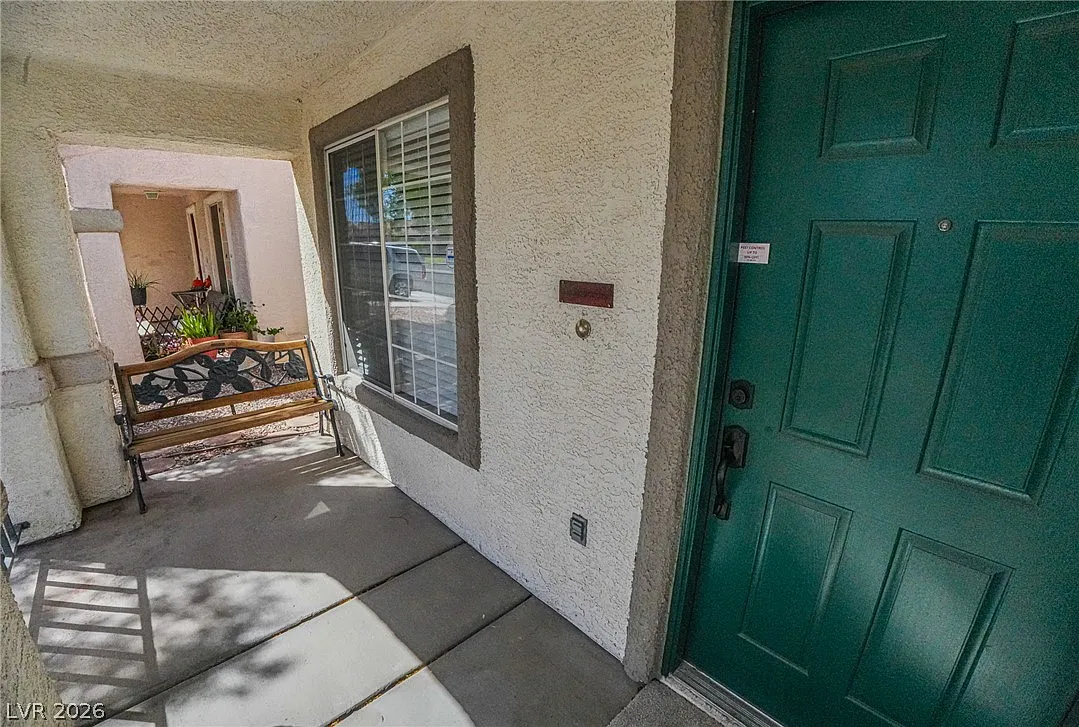 3 bed, 2.0 bath, 1466 sqft, $2,300 — Photo 3