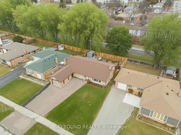 11 Addington Cres, Brampton, ON L6T 2R1