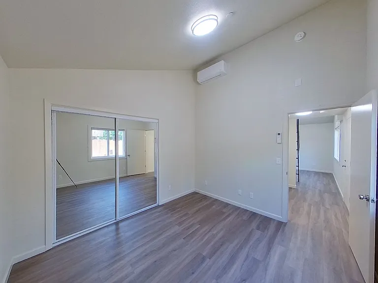 2541-2543 Piedmont Ave — Photo 16