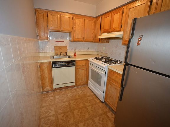 3rd image of 31-18 47th St #2R