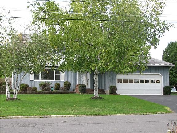 Front view at 44 Heritage Circle